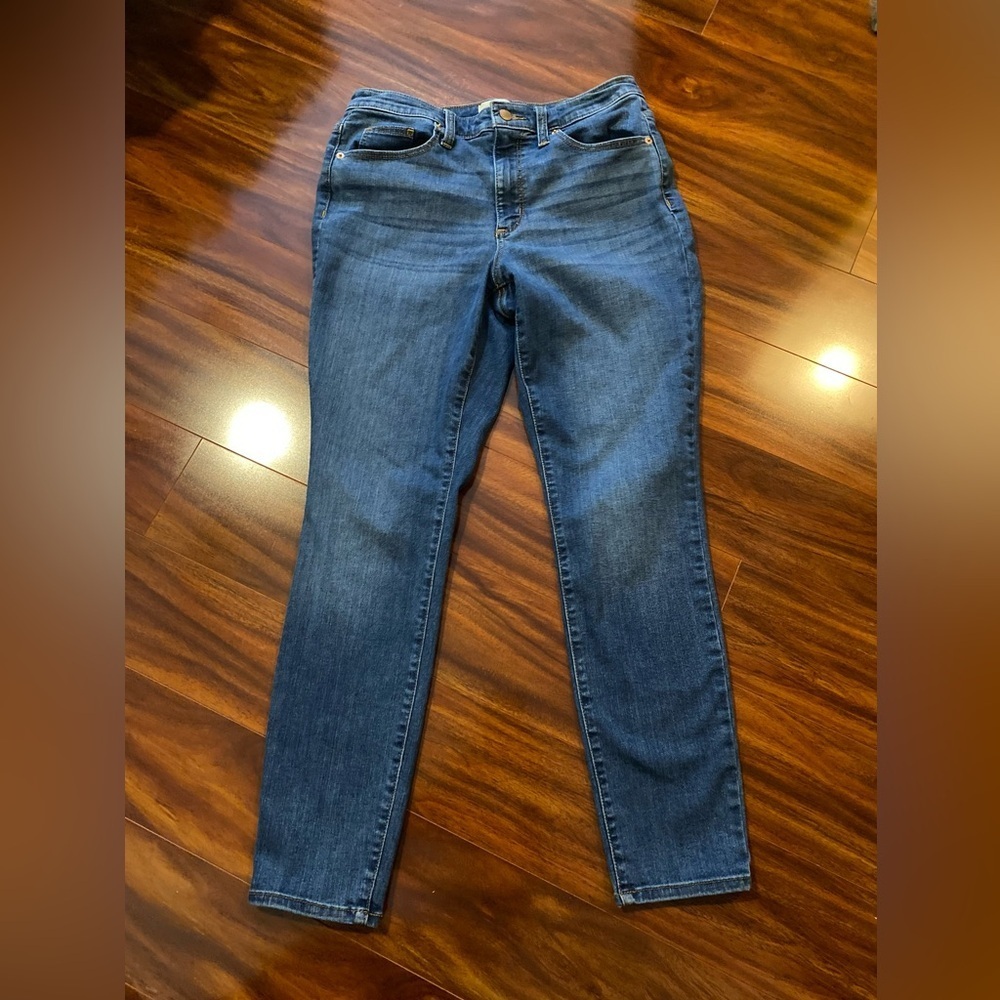 Universal Thread Women's High Rise Skinny Jeans in Medium Blue Wash 10/30
